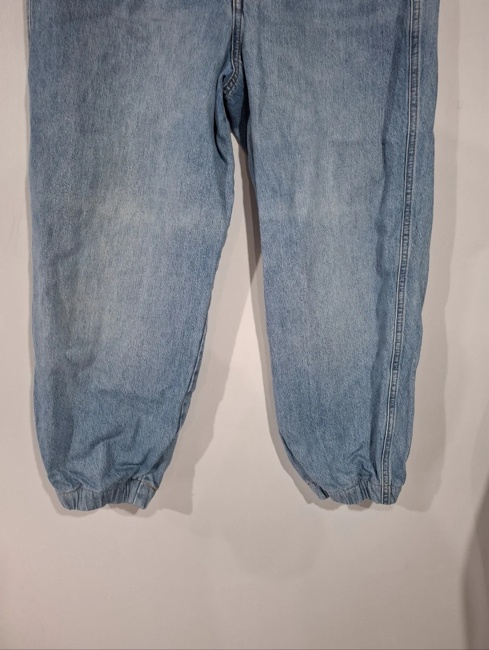 FRAME Denim Le Lounge High Rise Relaxed Cropped Jogger Jean in Chill - Size 29 - Picture 7 of 15